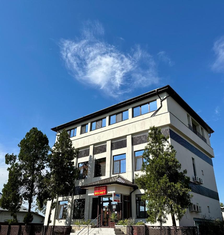 Escape Pensiune Bechet Exterior photo